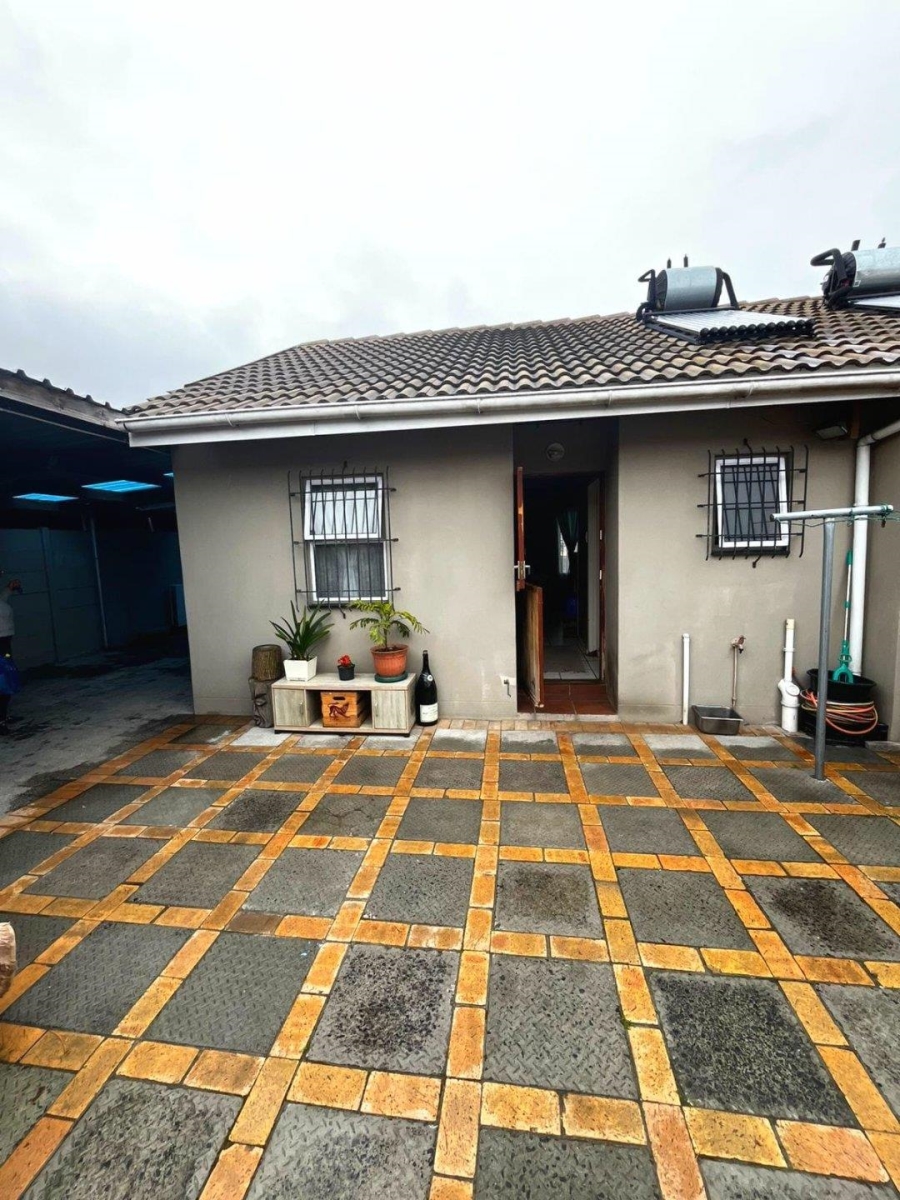 2 Bedroom Property for Sale in Pelican Park Western Cape